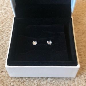 Stud Earrings - Peoples